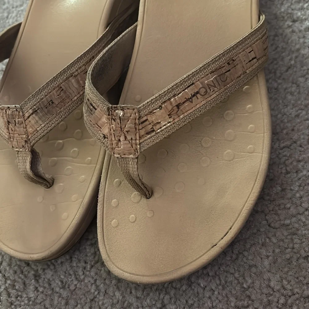 Vionic Women's Beige Sandals size 8